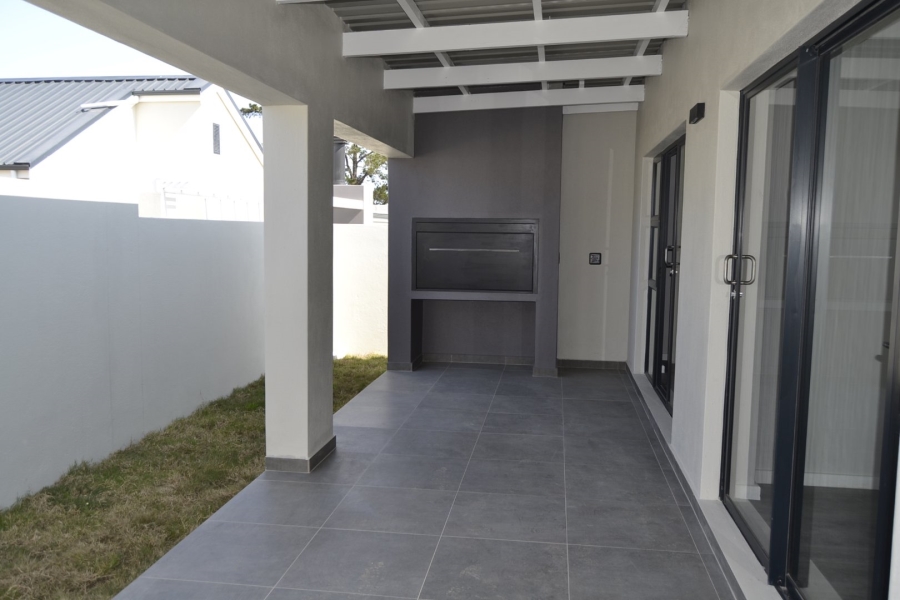 3 Bedroom Property for Sale in Somerset Lakes Western Cape